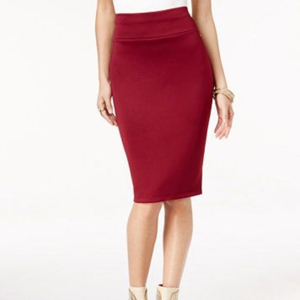 Thalia Sodi's fitted pencil skirt